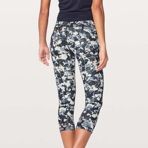 Lululemon Wunder Under Crop (Hi-Rise)
21"  SZ 2